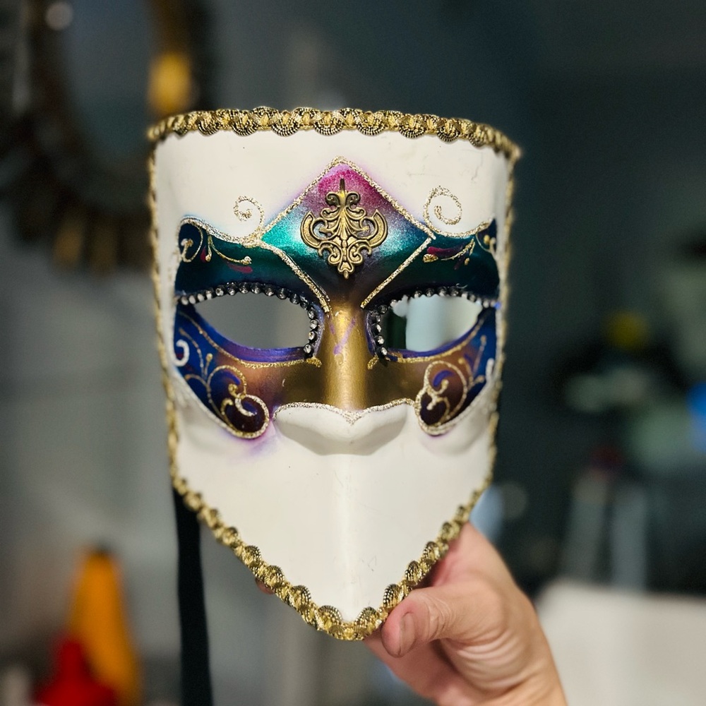 Elegant & Mysterious Multicolor Masquerade Face Mask. Nwot